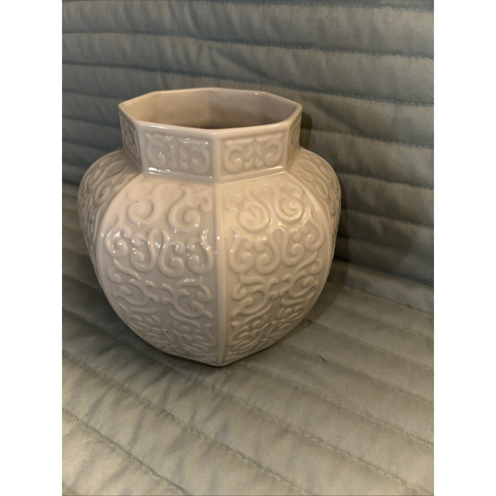 Lenox Porcelain Vase Octagon 3D Design 24K Gold Rim 6"